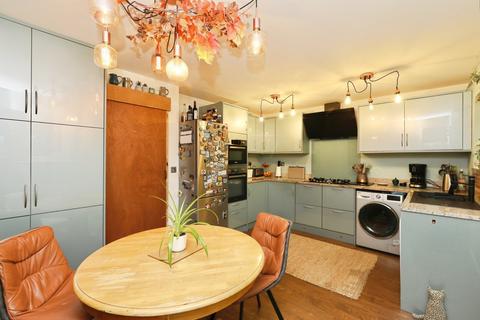 14 Ascot Drive, Laughton Common, Sheffield, S25 3AL