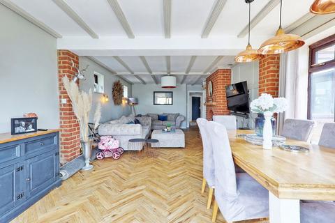 25 Mountview Crescent, St Lawrence, Southminster, CM0 7NT