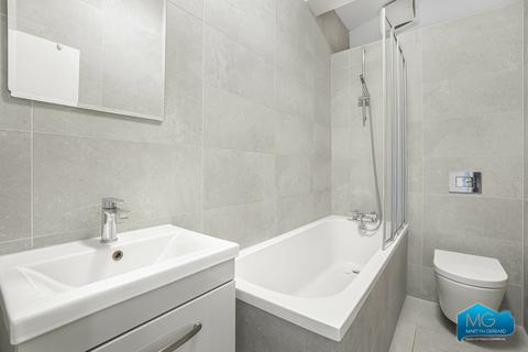 Studio to rent, High Street, High Barnet, Hertfordshire, EN5
