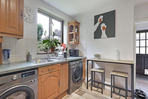 16 Cascade Close, Buckhurst Hill, IG9 6DY