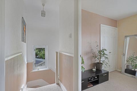 16 Cascade Close, Buckhurst Hill, IG9 6DY