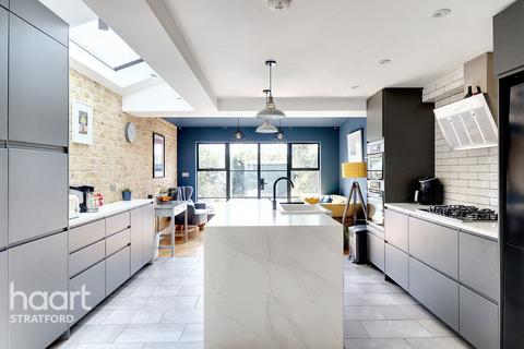 2 bedroom terraced house for sale, Corporation Street, London