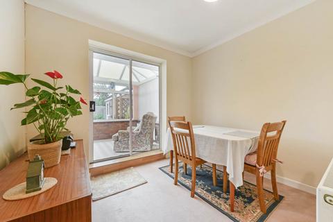2 Barton Way, Bracklesham Bay, Chichester, PO20 8JD