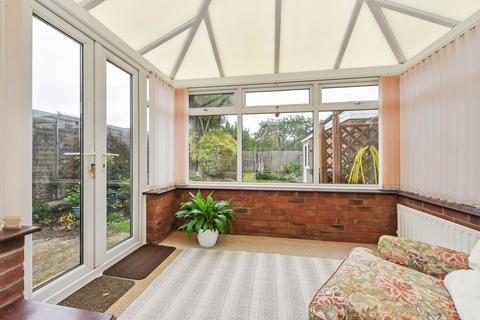 2 Barton Way, Bracklesham Bay, Chichester, PO20 8JD