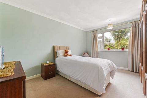 2 Barton Way, Bracklesham Bay, Chichester, PO20 8JD