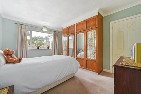 2 Barton Way, Bracklesham Bay, Chichester, PO20 8JD