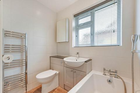 2 Barton Way, Bracklesham Bay, Chichester, PO20 8JD