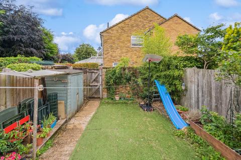 undefined, Golden Oak Close, Farnham Common SL2