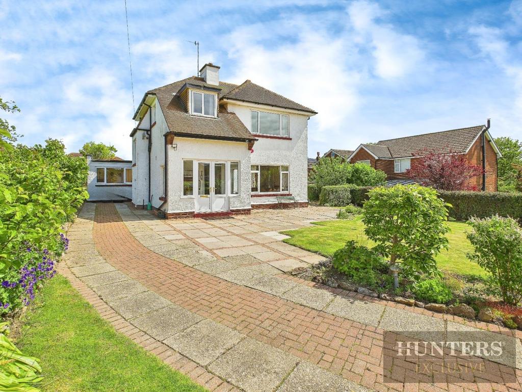 Filey Road, Scarborough 3 bed detached house - £375,000
