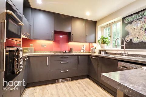 3 bedroom semi-detached house for sale, Kiln Road, Horsford