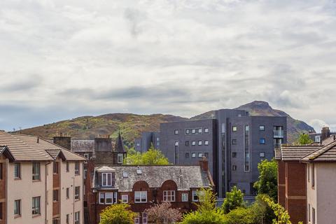 26/16 Albion Road, Edinburgh, EH7 5QW
