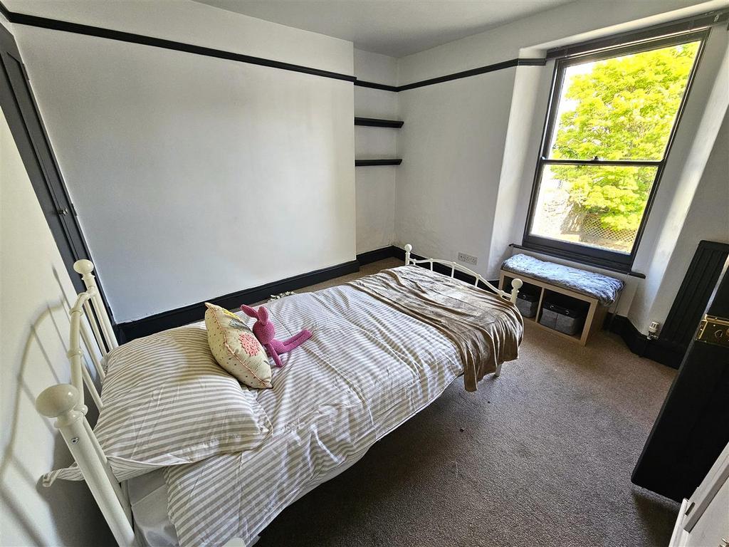 Bedroom 2 (2).jpg
