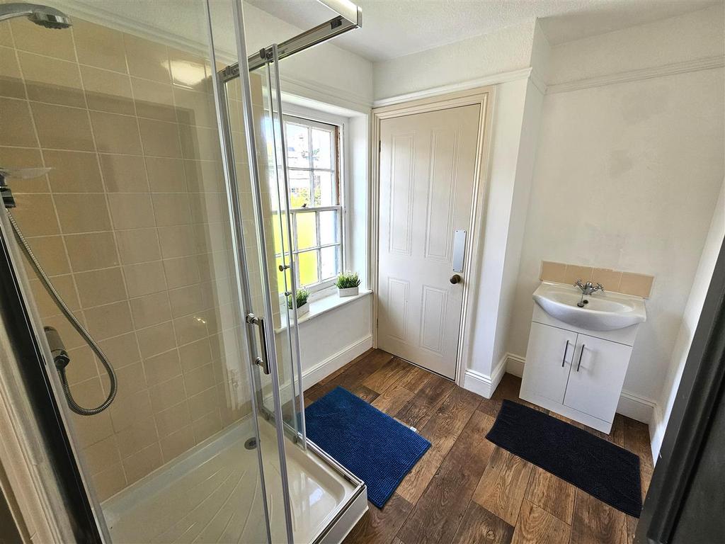 Shower Room.jpg