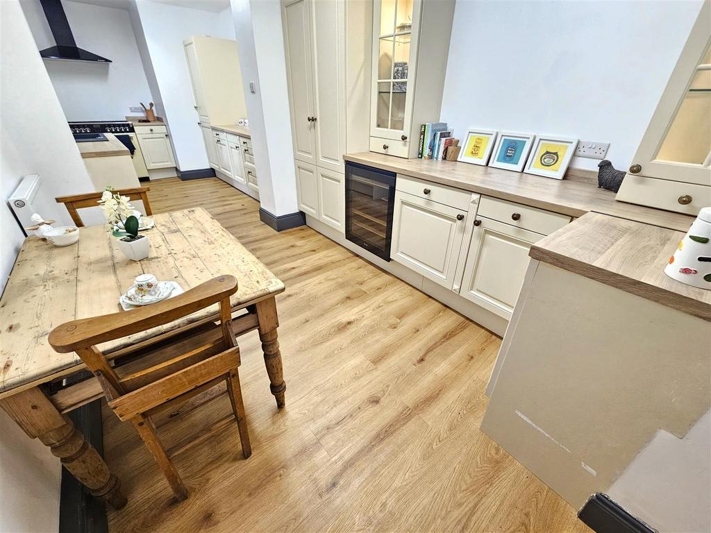 Breakfast Area.jpg