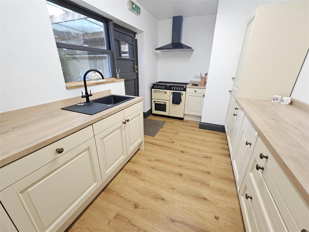 Kitchen Area.jpg