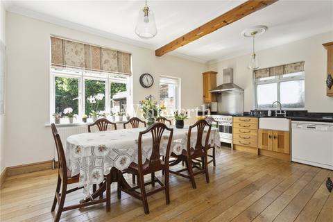 4 bedroom semi-detached house for sale, The Mall, London, N14
