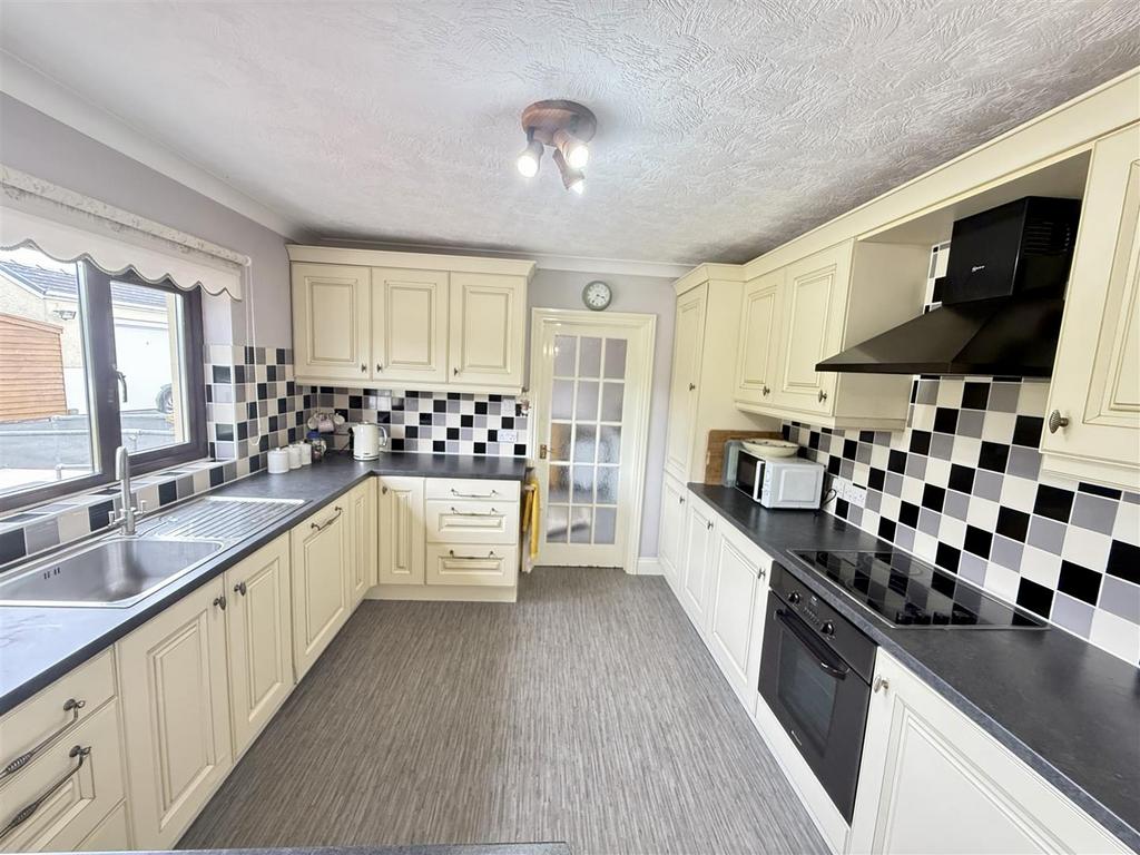 Kitchen / dining room