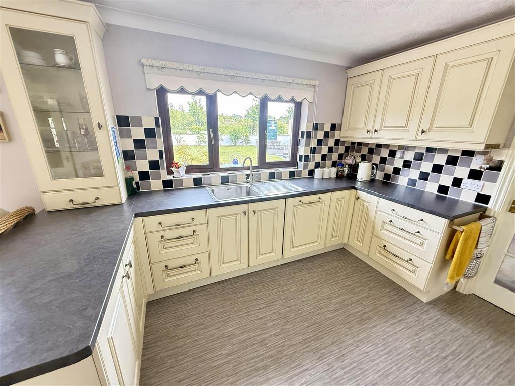 Kitchen / dining room