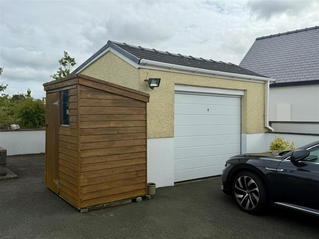 Detached Garage/ workshop