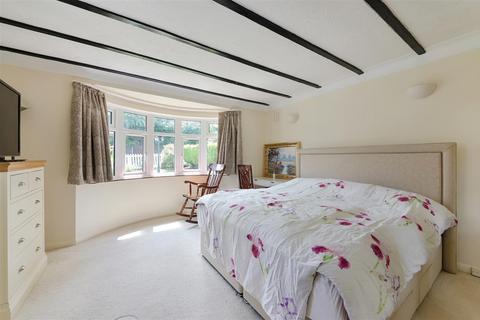 2 Buckles Way, Banstead, SM7 1HD
