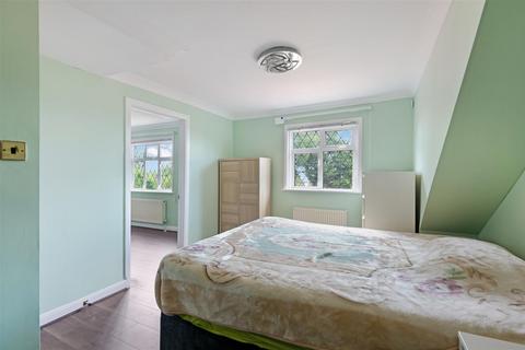 2 Buckles Way, Banstead, SM7 1HD