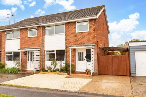 19 Westleas, Horley, RH6 8AF