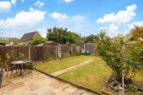 19 Westleas, Horley, RH6 8AF