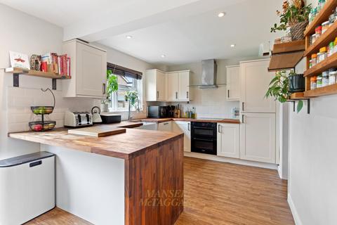 19 Westleas, Horley, RH6 8AF