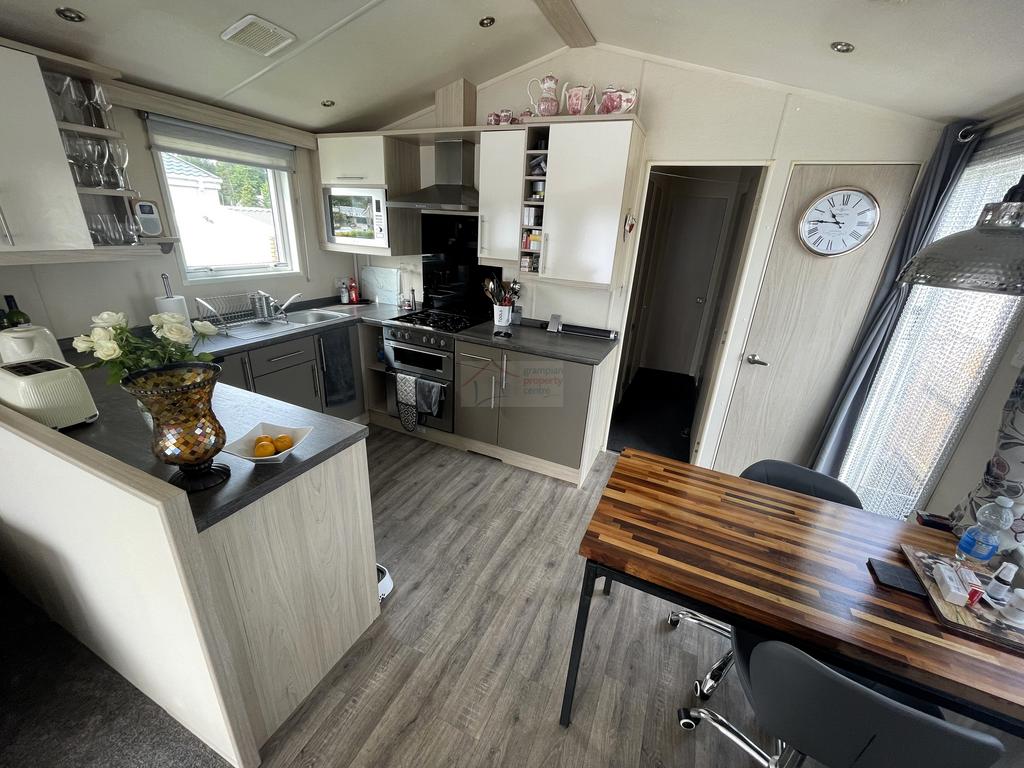 Kitchen b.JPG
