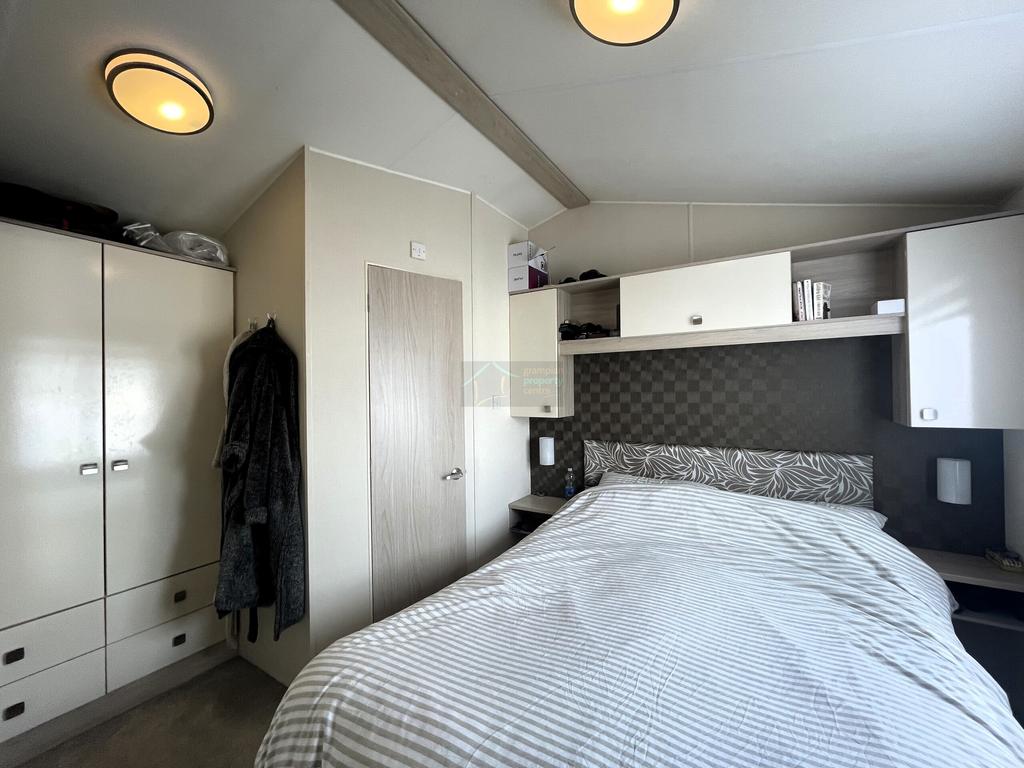 Master Bedroom a.JPG