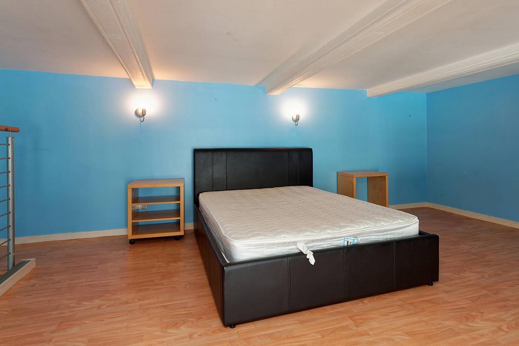 MFL6248847 677.jpg