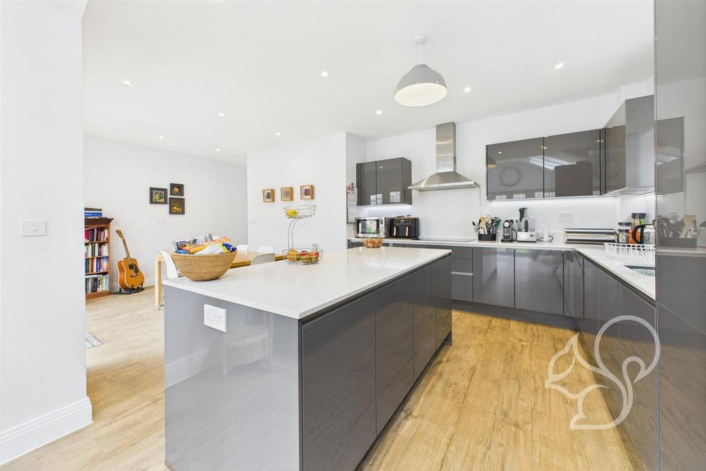 Kitchen/Dining Area