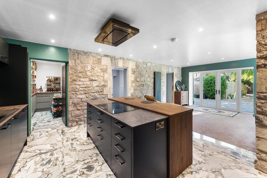 25 - kitchen.jpg