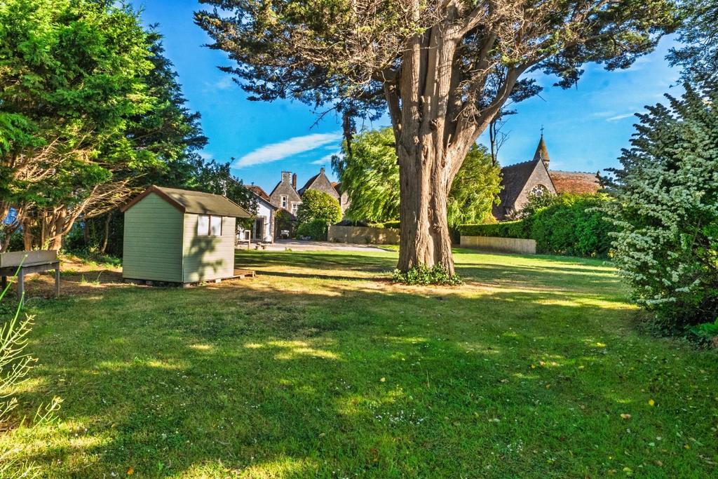 10 - rear garden.jpeg