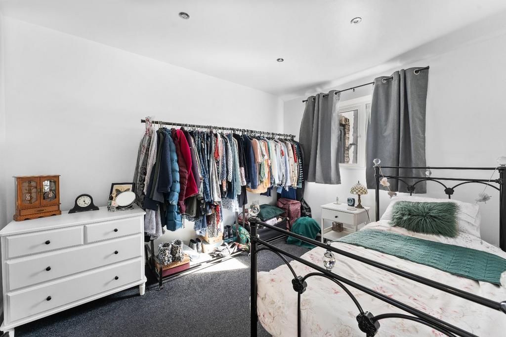 18 - annex bedroom.jpg