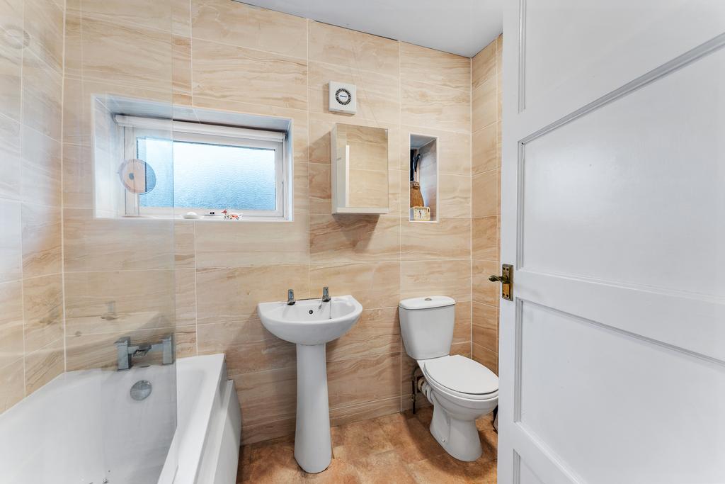 26 A GREENFIELDS AVENUE-22.jpg