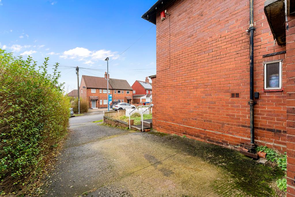 26 A GREENFIELDS AVENUE-9.jpg