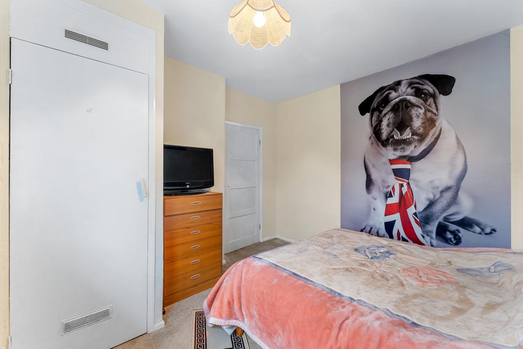 26 A GREENFIELDS AVENUE-18.jpg