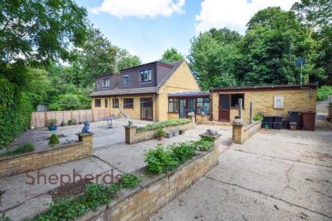 undefined, Warwick Drive, Cheshunt EN8