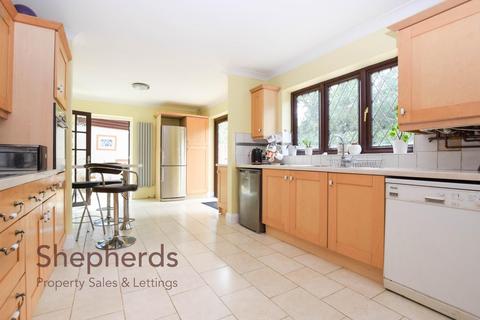 undefined, Warwick Drive, Cheshunt EN8