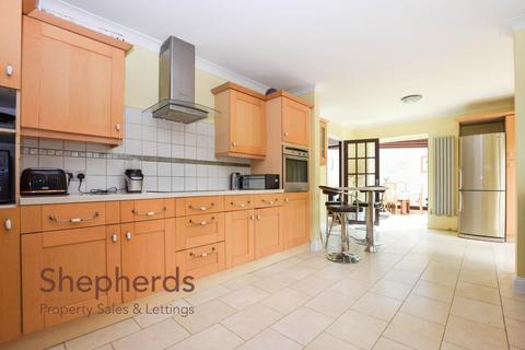 undefined, Warwick Drive, Cheshunt EN8
