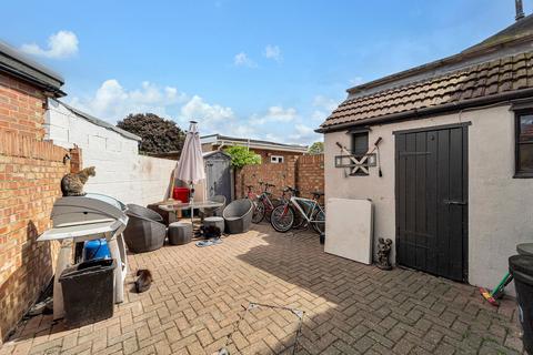 3 bedroom semi-detached house for sale - Waye Avenue, Hounslow TW5