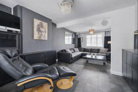 undefined, Waye Avenue, Hounslow TW5