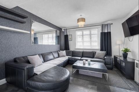 undefined, Waye Avenue, Hounslow TW5