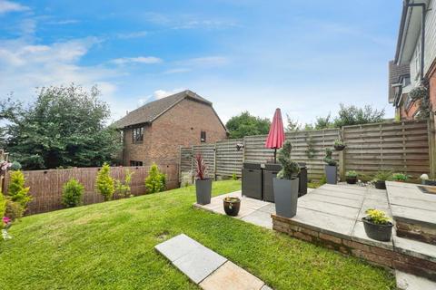 3 bedroom terraced house for sale, Gravelly Field, Singleton
