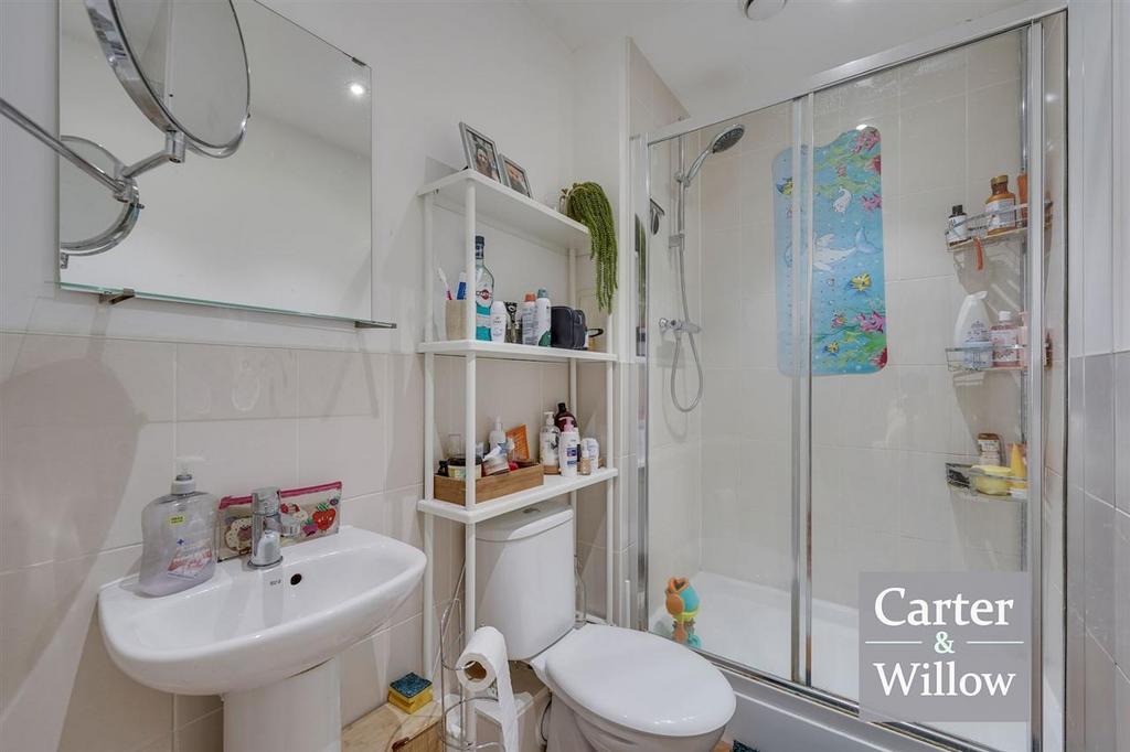 En suite Shower
