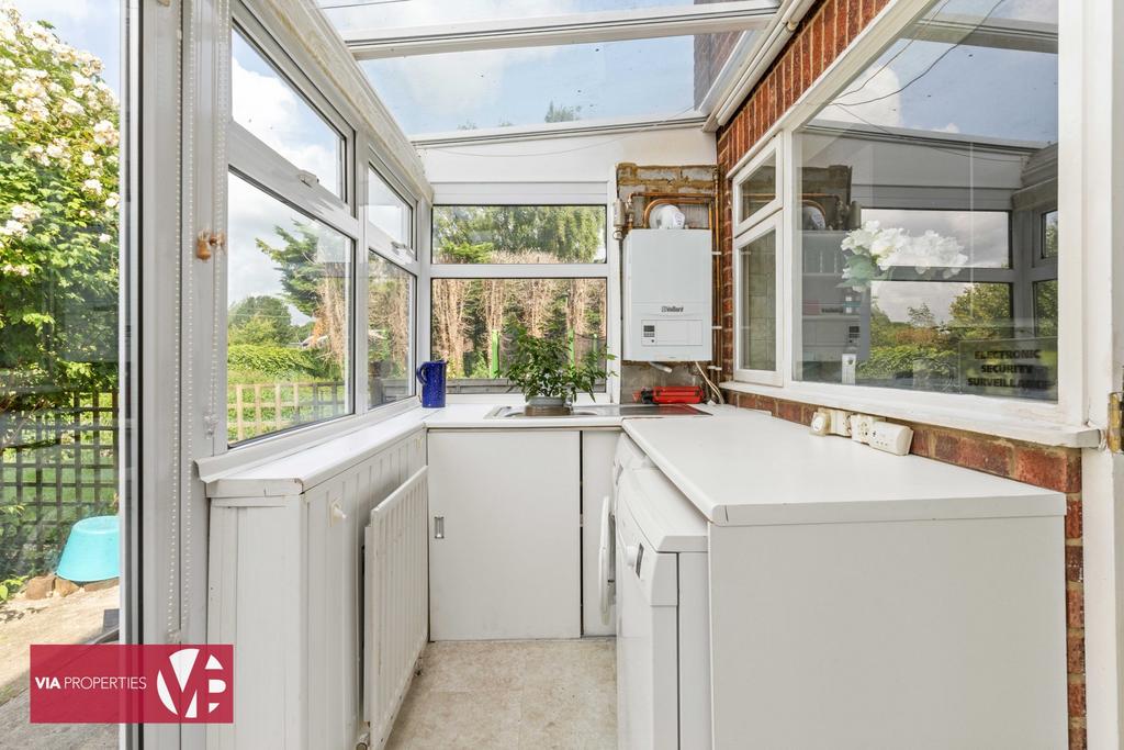 153a Old Nazeing Road Broxbourne EN10 6 QU via...