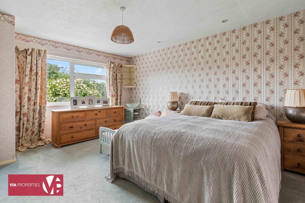 153a Old Nazeing Road Broxbourne EN10 6 QU via...