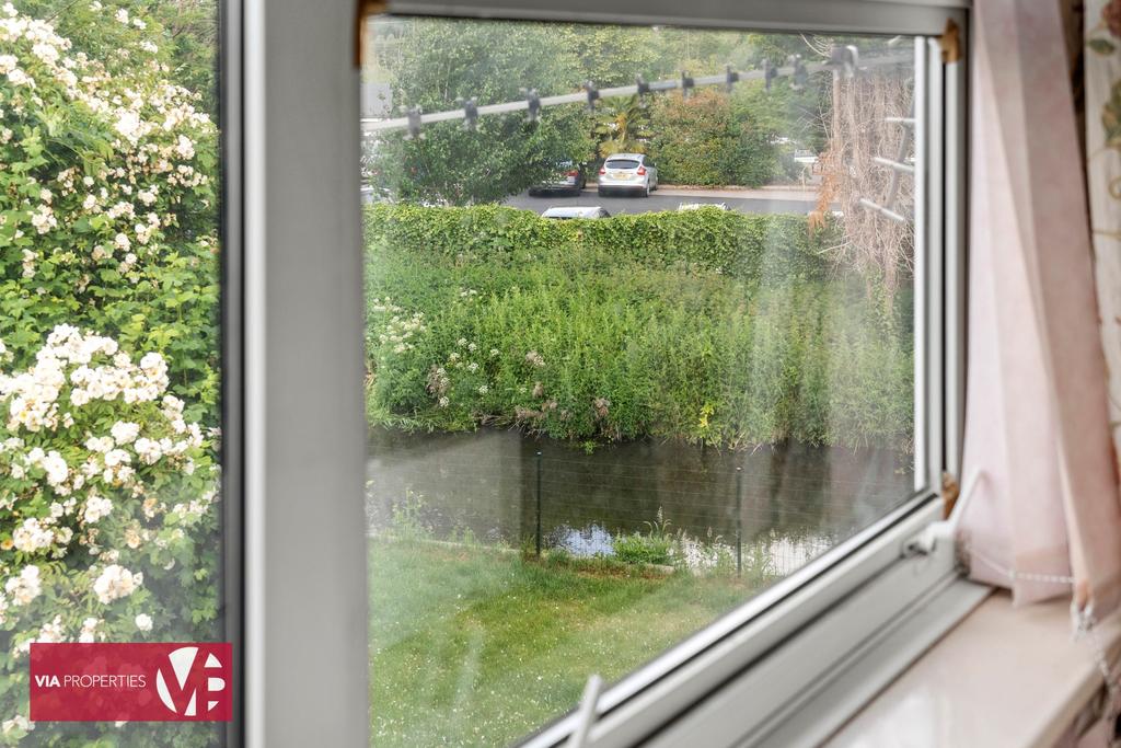 153a Old Nazeing Road Broxbourne EN10 6 QU via...