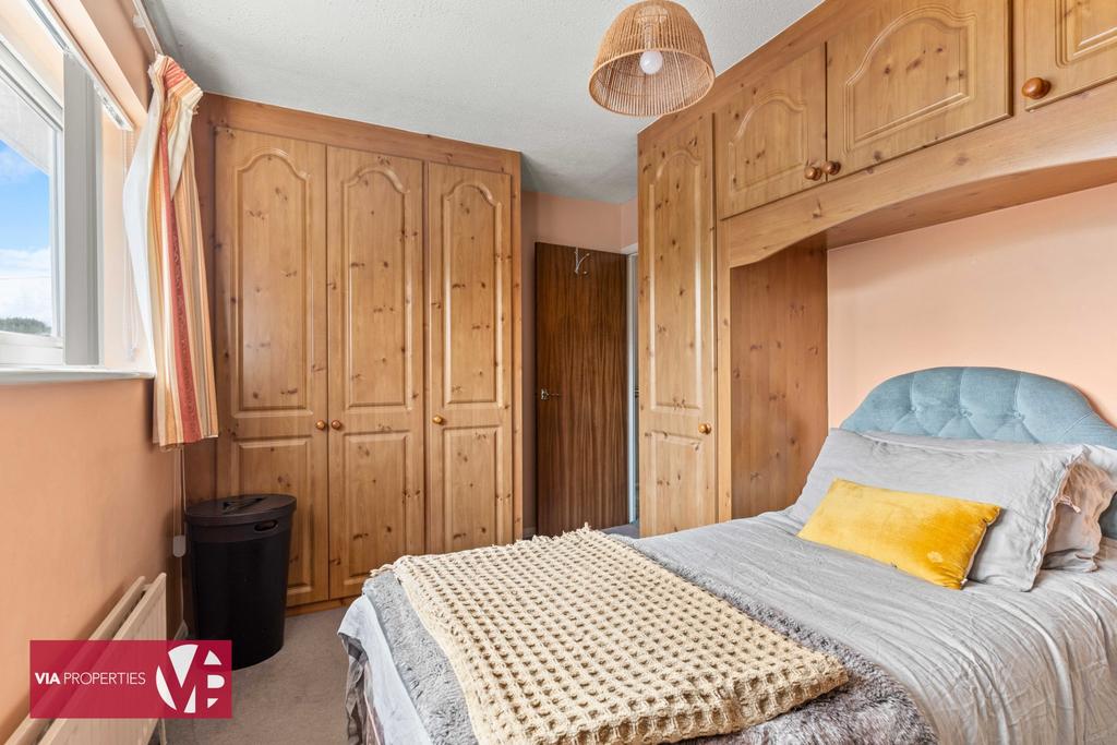 153a Old Nazeing Road Broxbourne EN10 6 QU via...